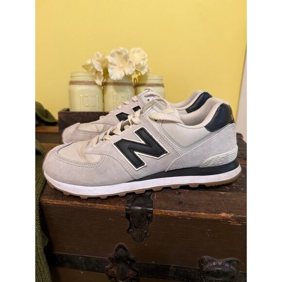 Athletic_Shoes